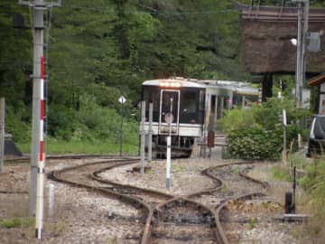 列車との衝突多発　運送業に対策要請　国交省