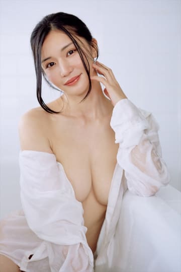 高橋しょう子、「FLASH」アンコール登場でGカップ美ボディ披露