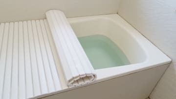 お風呂のお湯を『洗濯で使う』メリット・デメリット　衛生的に問題はないの？