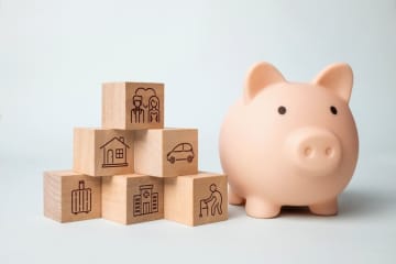 貯蓄額ってどれくらいが普通なんでしょうか。20代・30代・40代…年代別の平均っていくらですか？