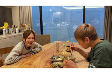 武尊＆川口葵の新婚生活に初密着　手料理に満面の笑み…妻からいじられる意外な一面も「変顔するよね？」