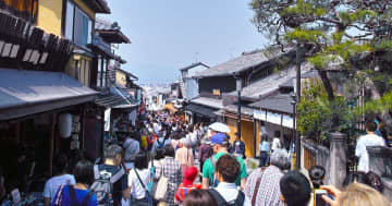 もう限界！訪日客が地域の存続脅かす…舞妓を追って私道侵入、交通麻痺！政府が無計画に煽った「観光PR」ツケを支払う国民が悲鳴