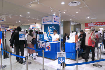 あべのハルカス「万博ストア」移転、連日行列で整理券配布