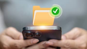 スマホ写真の保存先、1位は“本体のまま”　バックアップ面倒派が多数の現実