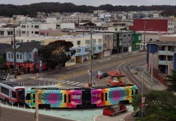 あわや大惨事。路面電車の運転手が居眠り→速度超過で車内パニック……優先席から投げ出される客も 【動画あり】