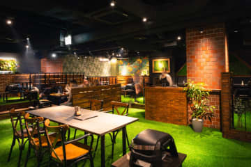 名古屋・栄のど真ん中で“都会派BBQ”-飲み放題付き豪華BBQプラン or チーズフォンデュプラン開始。設備完備で団体宴会もスムーズにご案内できます。