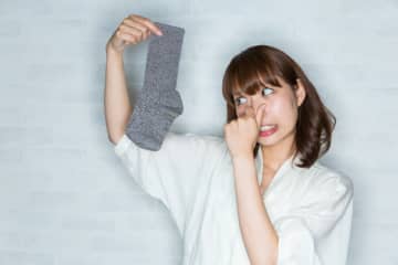 いくら洗濯しても『洋服の汗の臭いが取れない』原因6選　ニオイを根こそぎ取る方法とは？