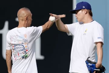 山本由伸、ドジャースMLB連覇を支えた“師匠”が明かす「独自のエクササイズ」と「40歳まで現役」の誓い