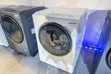 集合住宅でも置ける大容量ドラム式洗濯機！ 薄型化したアクア“まっ直ぐドラム”「AQW-DXS12A／AQW-DMS10A」