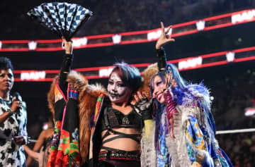 「別人すぎる」「すっぴん美人」ド派手メイクの日本人女子レスラー、素顔での会場入りにファン騒然