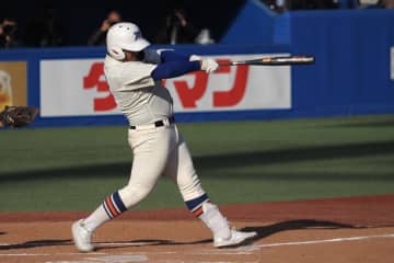 神宮で衝撃HR「また凄い選手が…」高2が逆方向へ　名前に大物感「低反発バットでここまで」