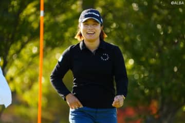 永峰咲希が今季2勝目に王手　佐久間朱莉2位、原英莉花は14位