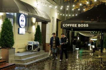 若者の欧州渡航急増に懸念　ウクライナ政府の出国許可で