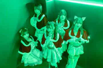 “令和トランスアイドル”Ma'Scar'Piece、名曲『恋人がサンタクロース』を大胆アレンジ