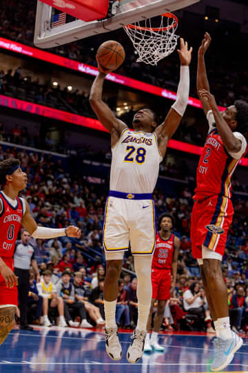 八村塁が豪快アリウープ含むダンク2本の14得点　レイカーズはNBAカップ2連勝