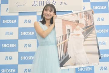 志田音々、香港でお姫様衣装を披露「ティアラを付けてテンション爆上がりでした」