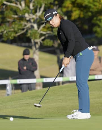 永峰が首位、佐久間2位　女子ゴルフ第2日