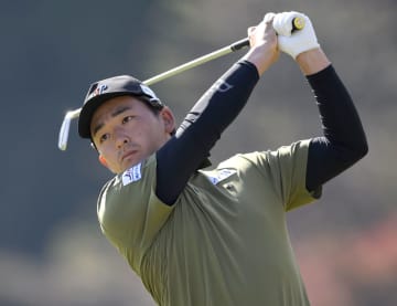 男子ゴルフ、金子が単独首位維持　太平洋マスターズ第3日