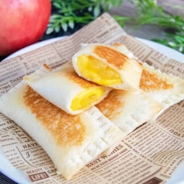 【食パンで簡単アップルパイ】「1回作ったらリクエストが止まらない」「濃厚でウマすぎ！」手軽に作れる絶品おやつレシピ
