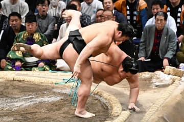 【九州場所】琴桜が早くも５敗目　昨年Ｖの博多でカド番危機…負傷の右ヒザを心配する声