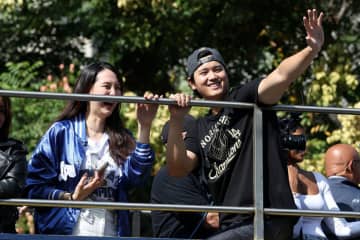 ドジャース大谷翔平　デコピンにキスで〝文化の違い〟鮮明「真美子を侮辱した」など各国の報道は？