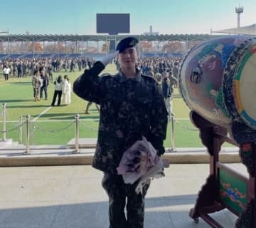 GOT7 ユギョム、入隊中の近況ショットを公開!凛々しい敬礼姿が話題