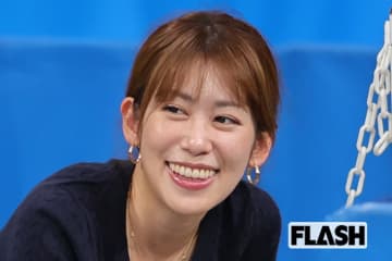 元“NHKの峰不二子”中川安奈、ミニ丈トップスで「お腹チラリ」の投球フォームにファン釘づけ