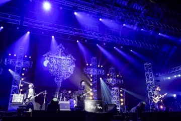 【速レポ】＜CROSS ROAD Fest＞Plastic Tree、変わることのないスタンスと存在の独自性「再会を祝しまして。あのとき一番よく歌ってた曲を」