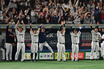 「いいねえ 最高」打者11人で一挙６点を奪取！ 日本の打線爆発にファン歓喜「打ち出したら止まらんなー」「強すぎない？」【侍ジャパン】