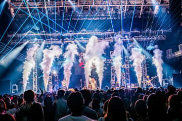 【速レポ】＜CROSS ROAD Fest＞SHAZNA、ヒラヒラと舞い歌う華麗なステージ「ありがとう、大好き！」