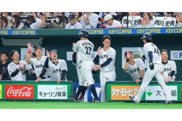 侍ジャパン中継で“日本初”の珍光景「思いのほかデカい」　ベンチでお試し「DJかと思ったら…」