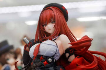 クールな姿に惚れ惚れする！「勝利の女神：NIKKE ラピ：レッドフード」【あみあみ展示撮り下ろし】むっちりボディがたまらない！