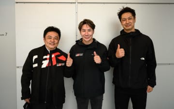 小林可夢偉選手、トランプ大統領来日時に迎賓館に展示されたNASCARカムリを富士スピードウェイでデモラン 11月16日11時より「NASCAR Showrun」