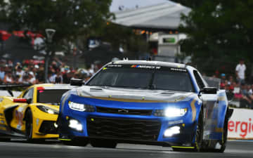 ル・マン24時間レースを走ったNASCARマシン、ジミー・ジョンソン選手により富士でデモラン 最高速は320km/h以上、最高出力は800馬力超