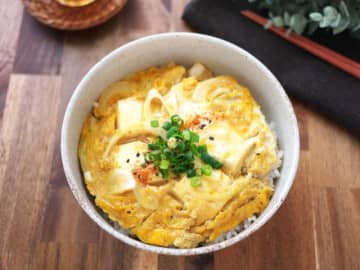 5分程度でサクッと完成！あったか「丼系」朝ごはんレシピ3選