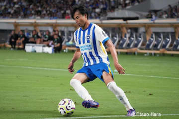 ｢油断してる薫可愛いなw｣負傷離脱中のブライトンMF三笘薫、“久しぶり”のトレーニング写真！｢そろそろ復帰しそうですね〜｣｢ジムトレーニング姿がカッコ良い｣