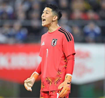 「全部やってくれた」「普通の選手じゃできない」“フル代表初陣”の26歳守護神が感嘆した日本代表選手は?「Jリーグでもずば抜けていた」「欧州でも圧倒的」