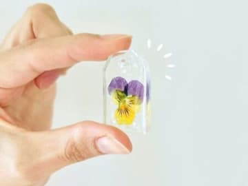 やってみたら感動♡秋の花がもっと可愛くなる"押し花レジン"。スリコ＋100均で手軽に作れます♪