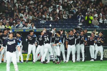 侍J戦、日本語5文字をグラブに入れた韓国投手を発見　気づいた視聴者「好きなのかな？」