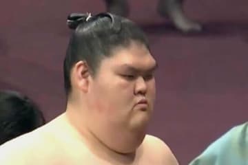 大相撲午前中の取組に“美白の帝王”「羨ましすぎ、はぁ〜」29歳力士、真っ白なモチモチ肌に熱視線「肌白過ぎて白飛びしてる」