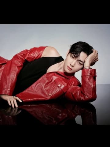 え、これが“人間のビジュアル”…？BTS・V、圧倒的オーラの「顔天才」ぶりにファンも熱狂【PHOTO】