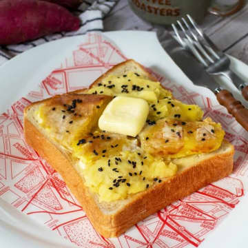 【焼き芋はこうやって食べるのが一番うまい！】「甘じょっぱさが罪深すぎ♡」とろ〜りバター香る焼き芋トースト