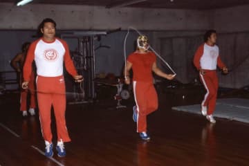 基礎体力をつけるにはラジオ体操と１日１０回のジャンプ