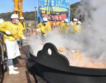 関東一のジャンボ鍋　地元食材で芋煮1万食　茨城・常陸大宮