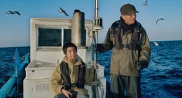 舘ひろし、過去を捨てて生きる元ヤクザの男に　光の届かぬ世界を生きる少年と絆をつむぐ『港のひかり』本編映像解禁