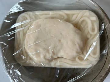 レンチンするだけ! 新しい冷凍うどんの食べ方に「簡単すぎる」