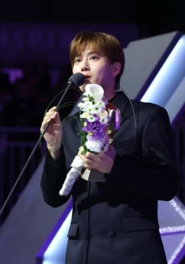 「EXO」SUHO、3冠達成…ことし最高の男性ソロアーティストに＝「2025 KGMA」