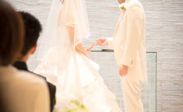 彼氏に「結婚式はお金のムダ」と言われショック！ たしかに「300万円」あれば“子どもの大学費用”になりますが、ご祝儀もあるなら式を挙げて大丈夫ですよね？