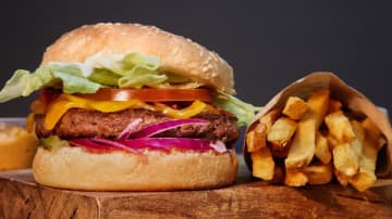 Ｗ杯出場に迫る世界的スター選手ら、試合後にハンバーガー60～70個でお祝い！