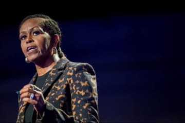 ミシェル・オバマ氏、米国は「女性大統領を迎える準備できていない」